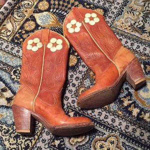 Vintage Cowboy Boots !! 🌼